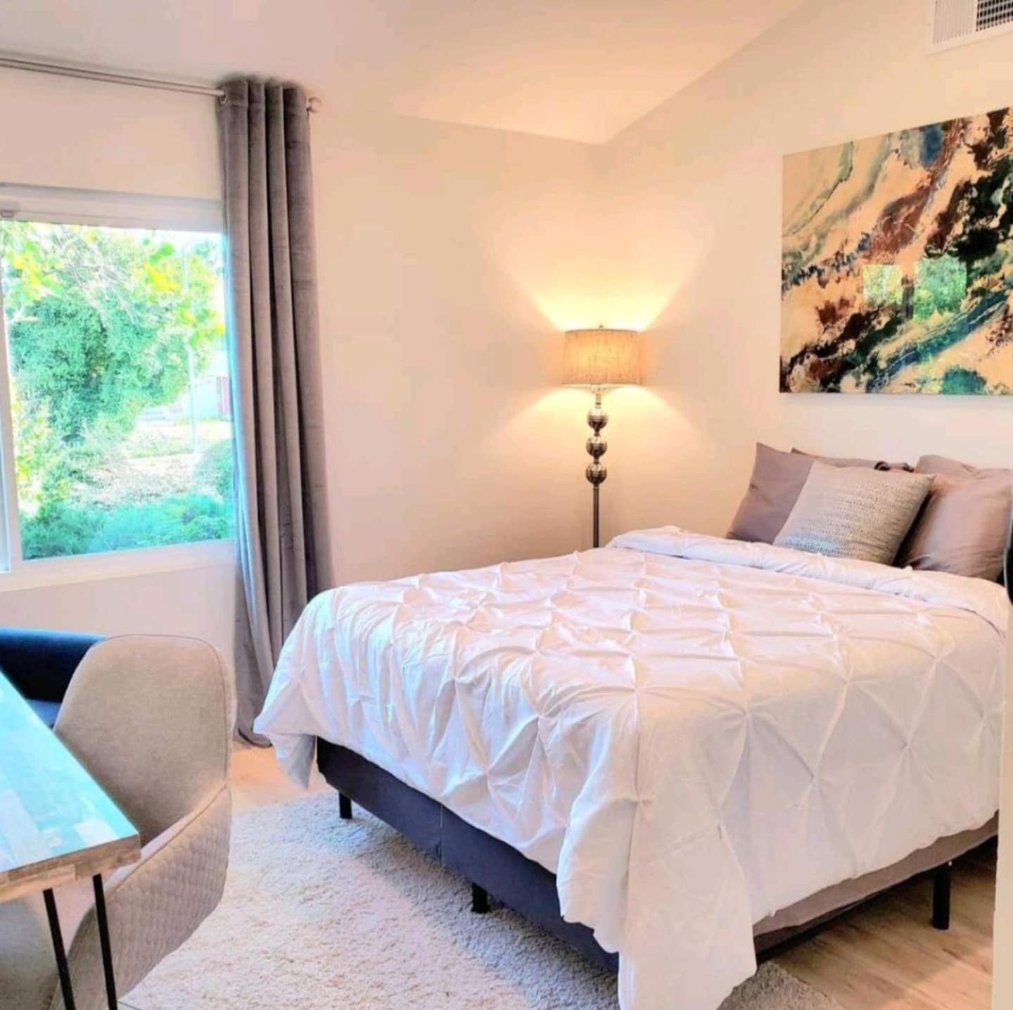 Spacious 4bed 2bath, Gated Pool, Wi-fi, Garage Ferienhaus Los Angeles
