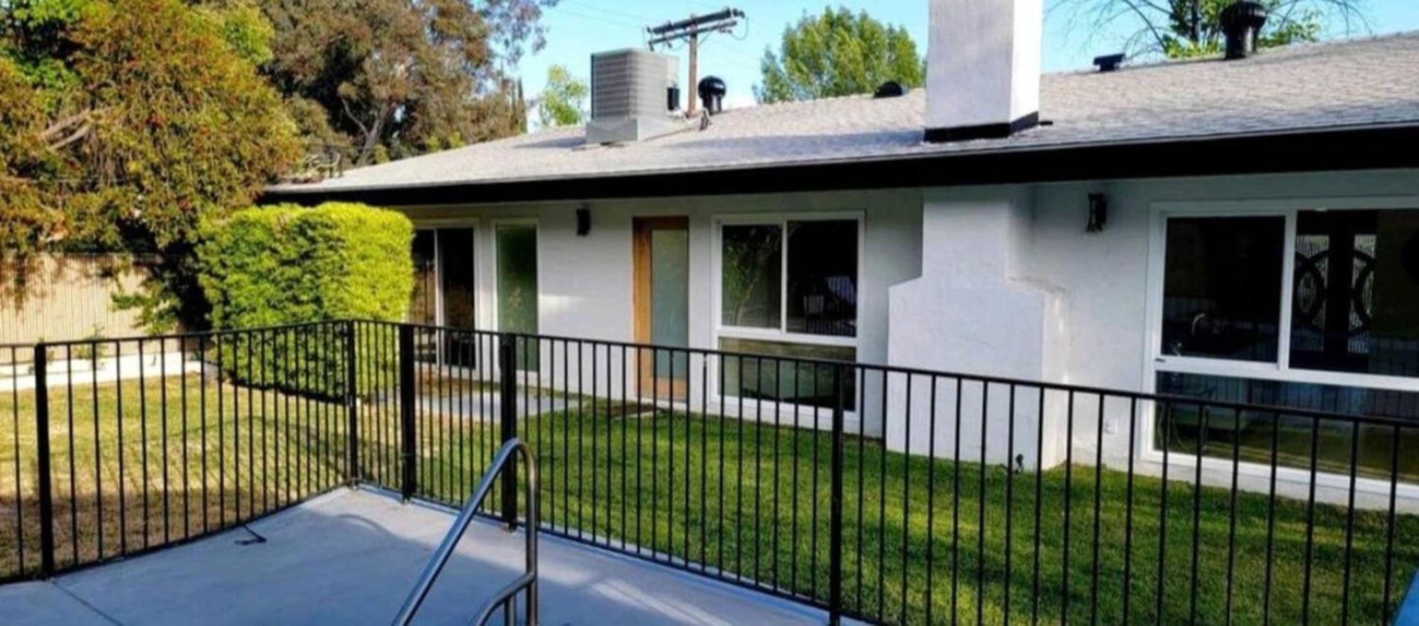Spacious 4bed 2bath, Gated Pool, Wi-fi, Garage Ferienhaus