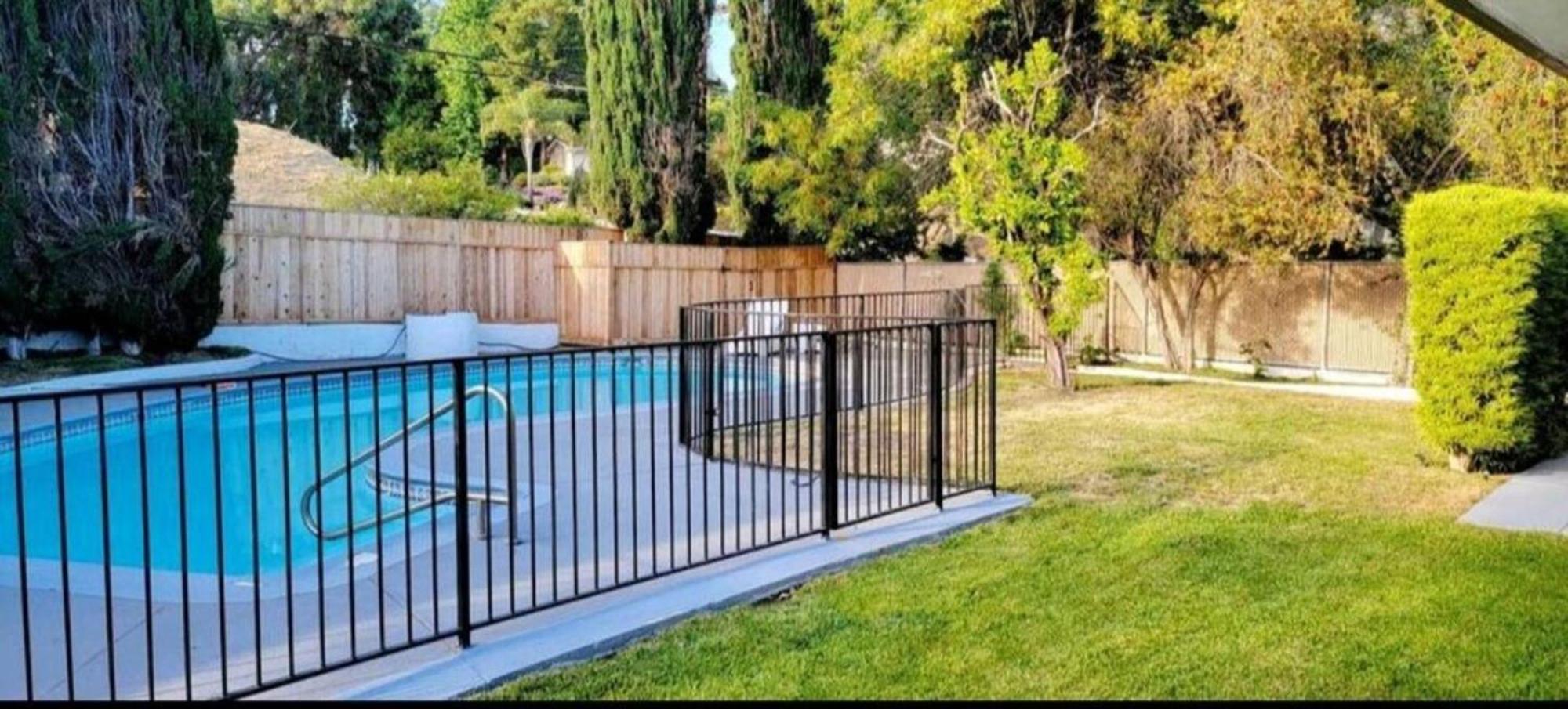 Ferienhaus Spacious 4bed 2bath, Gated Pool, Wi-fi, Garage