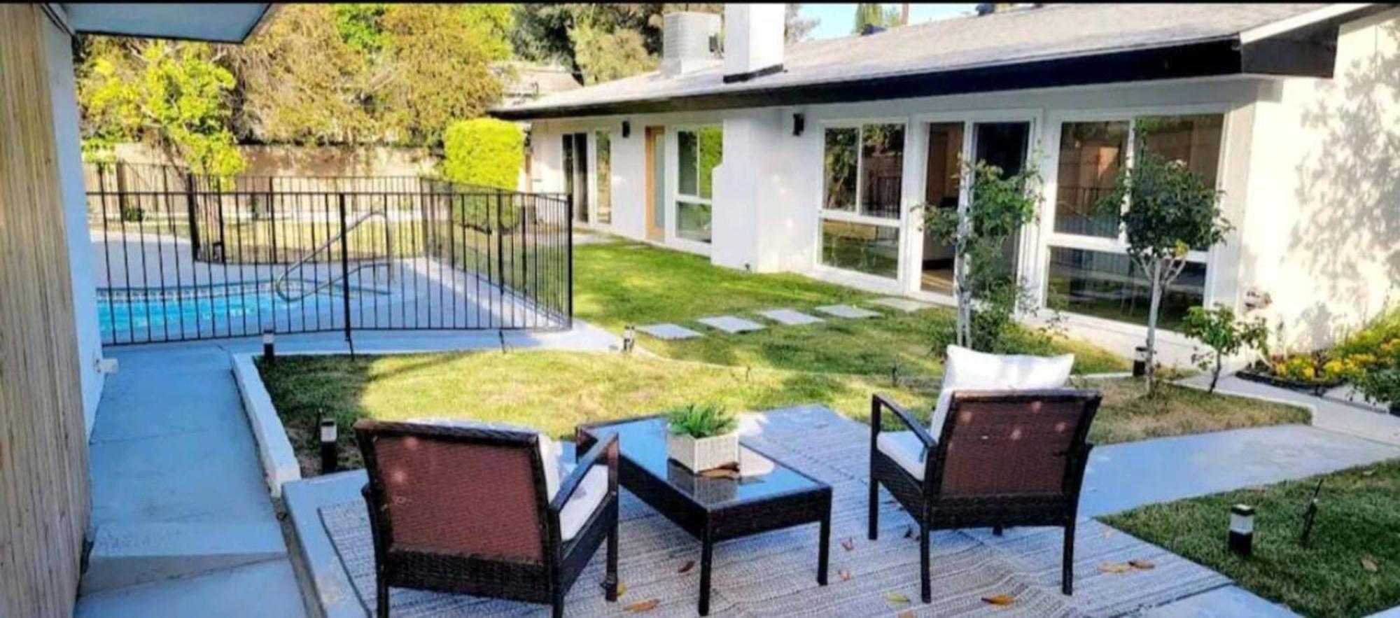 Ferienhaus Spacious 4bed 2bath, Gated Pool, Wi-fi, Garage *