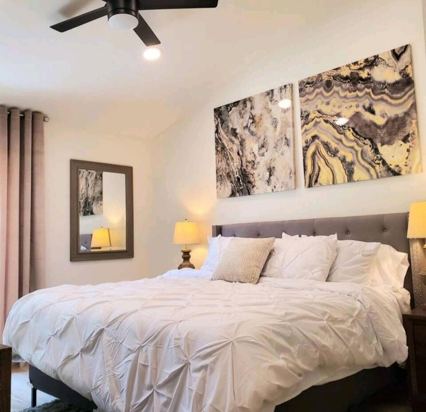 Hébergement de vacances Spacious 4bed 2bath, Gated Pool, Wi-fi, Garage