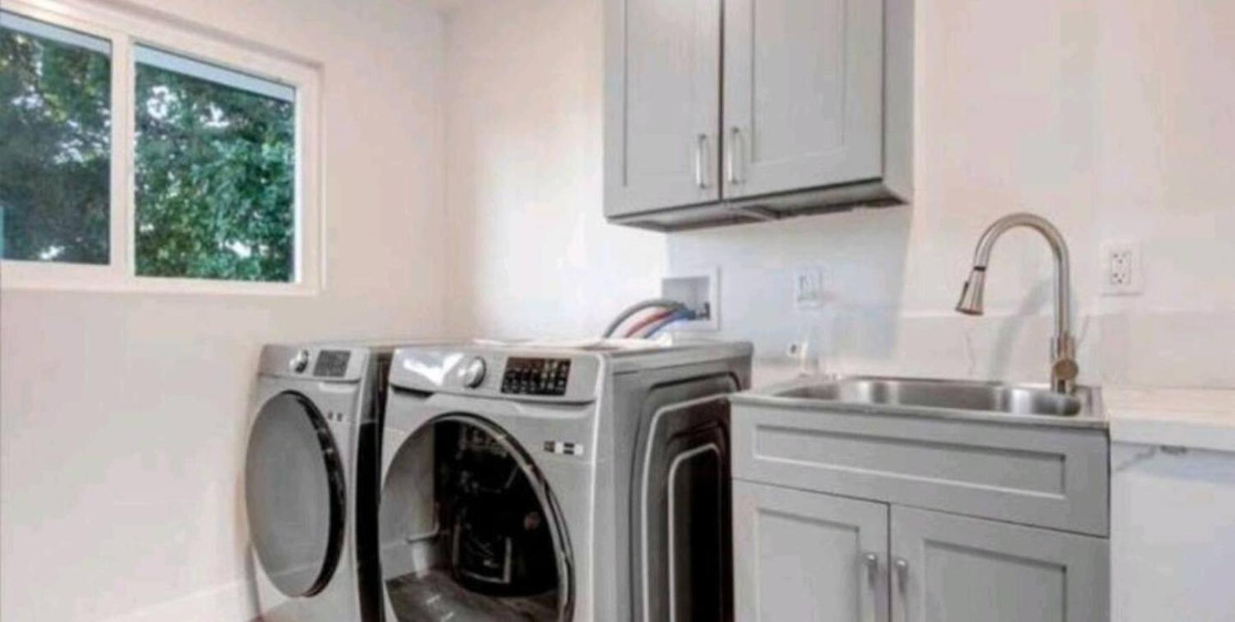 Spacious 4bed 2bath, Gated Pool, Wi-fi, Garage Hébergement de vacances