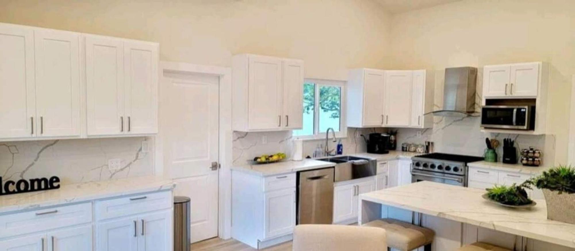 Hébergement de vacances Spacious 4bed 2bath, Gated Pool, Wi-fi, Garage Los Angeles