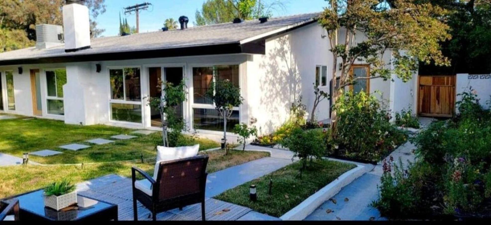 Hébergement de vacances Spacious 4bed 2bath, Gated Pool, Wi-fi, Garage