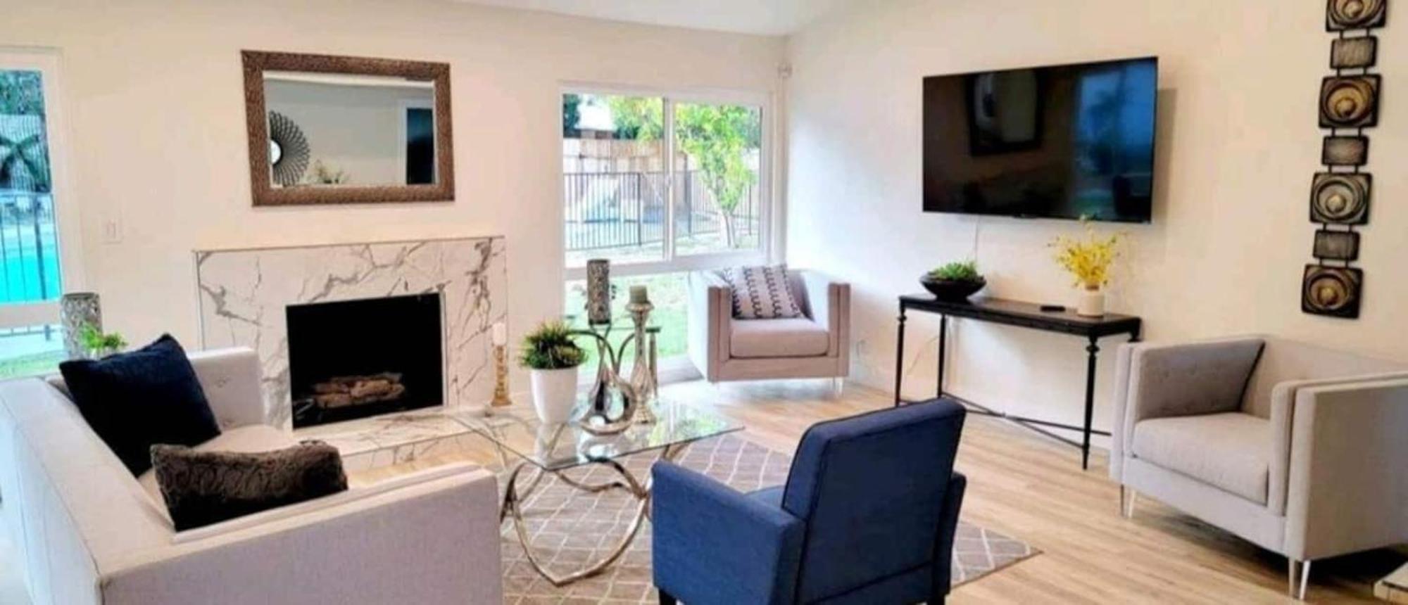 Hébergement de vacances Spacious 4bed 2bath, Gated Pool, Wi-fi, Garage Los Angeles